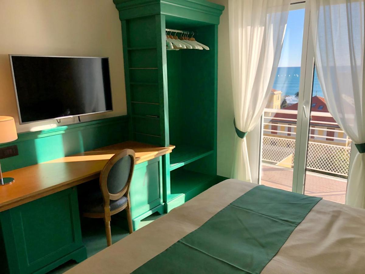 Mh Hotel